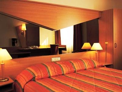 Nh Best Hotel Exterior photo